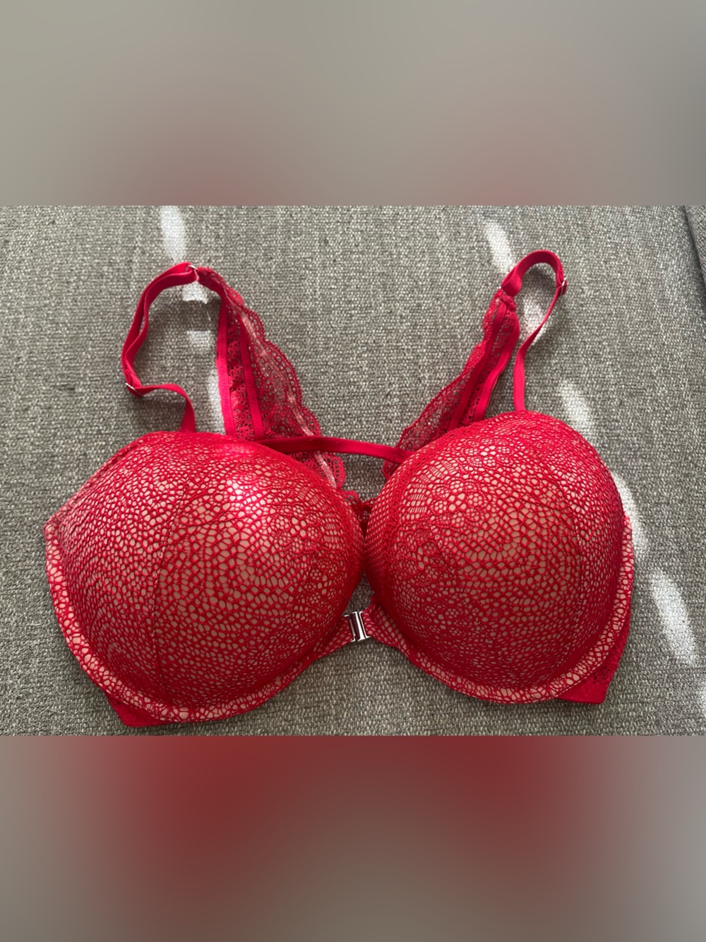 Victoria's Secret Bombshell Plunge Underwire Padded Red Lace Bra 38C